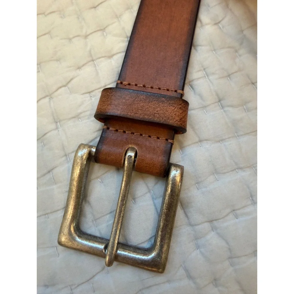 Stone Mountain Mens Cognac Brown Genuine Leather Belt Size 30-32 S Distressed